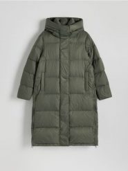 Puchowy płaszcz z kapturem - zielony. Zielone płaszcze damskie Reserved, l, bez wzorów, z puchu, z kapturem. W wyprzedaży za 459.99 zł.