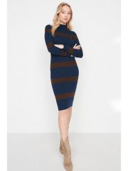 Trendyol Sukienka dzianinowa w kolorze brązowo-granatowym rozmiar: S. Niebieskie sukienki damskie Trendyol, bez wzorów, z dzianiny, bez ramiączek. Za 69.91 zł.