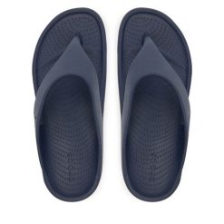 Japonki Crocs. Niebieskie klapki damskie Crocs, bez wzorów, bez obcasa, bez zapięcia. Za 112.99 zł.