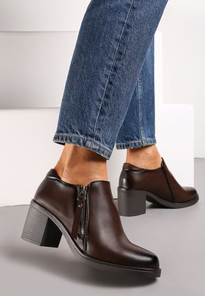 Ciemnobrązowe Półbuty na Obcasie z Krótkim Suwakiem Proctana. Brązowe półbuty damskie Renee, bez wzorów, bez obcasa, na obcasie, bez zapięcia. Za 139.99 zł.