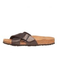 Birkenstock Skórzane klapki "Siena" w kolorze czarnym rozmiar: 35. Czarne klapki damskie Birkenstock, bez wzorów, z otwartym noskiem, bez obcasa, bez zapięcia. Za 109.00 zł.
