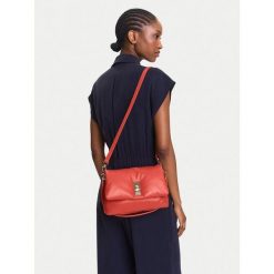 Torebka Tommy Hilfiger. Czerwone torebki klasyczne damskie Tommy Hilfiger, bez dodatków. Za 516.99 zł.