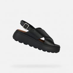 Damskie sandały Geox Spherica EC4.1 S A. Czarne sandały damskie Geox, bez wzorów, z materiału, bez obcasa, na platformie, bez zapięcia. Za 469.99 zł.