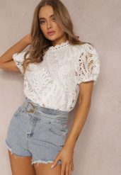 Biała Bluzka Koronkowa Fanoos. Białe bluzki damskie Renee, m, w ażurowe wzory, z koronki, vintage, bez kołnierzyka, bez ramiączek. Za 74.99 zł.