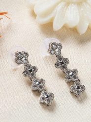 Lodie Silver Posrebrzane kolczyki-wkrętki z cyrkoniami rozmiar: onesize. Szare kolczyki damskie Lodie Silver, z cyrkonią, metalowe. Za 65.85 zł.