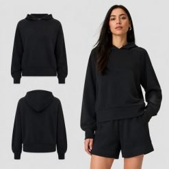 BLUZA DAMSKA 4F DRESOWA NIEROZPINANA Z KAPTUREM Z MODALEM KOLOR CZARNY. Czarne bluzy damskie 4F, l, bez wzorów, z dresówki, z kapturem. Za 136.25 zł.