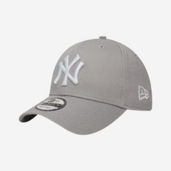 Czapka baseballówka z daszkiem New Era New York Yankees. Szare czapki z daszkiem damskie New Era, bez wzorów, z bawełny. Za 89.99 zł.