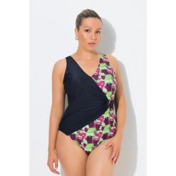 Damskie Strój kąpielowy efekt kopertowy miękkie miseczki ozdobna sprzączka. Czarne stroje jednoczęściowe Ulla Popken, bez wzorów, z elastanu. Za 239.99 zł.