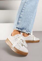 Szare Sneakersy na Niskiej Platformie z Aplikacjami i Kokardkami Divienne. Szare obuwie sportowe damskie Renee, z jeansu, bez zapięcia. Za 79.99 zł.