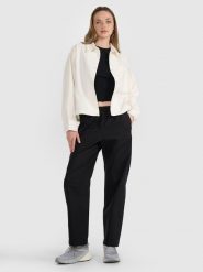 4F Spodnie casual damskie - czarne M. Czarne spodnie materiałowe damskie 4F, bez wzorów, z bawełny. W wyprzedaży za 99.99 zł.