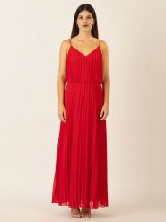 APART Sukienka w kolorze czerwonym rozmiar: 40. Czerwone sukienki damskie Apart, bez wzorów, bez ramiączek. Za 266.66 zł.