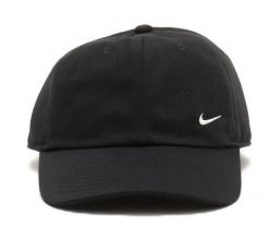 Czapka z daszkiem Nike Club Cap. Czarne czapki z daszkiem damskie Nike, bez wzorów, z materiału. Za 115.99 zł.