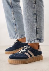 Granatowe Zamszowe Sneakersy na Tłoczonej Kauczukowej Podeszwie z Paskami Taralia. Niebieskie obuwie sportowe damskie Born2be, z jeansu, bez zapięcia. Za 169.99 zł.