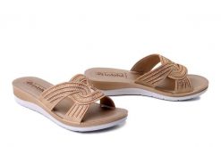 INBLU BV-47 026 piaskowy, klapki damskie. Brązowe klapki damskie Inblu, bez wzorów, bez obcasa, na koturnie, bez zapięcia. Za 77.99 zł.