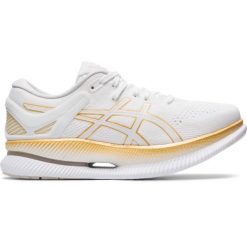 Buty do biegania damskie Asics 1012A130100. Białe obuwie trekkingowe damskie Asics, z materiału, bez zapięcia. Za 1,011.00 zł.