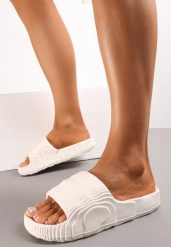 Białe Piankowe Klapki z Ozdobnym Tłoczeniem Eupnia. Białe klapki damskie Renee, bez wzorów, bez obcasa, bez zapięcia. Za 29.99 zł.