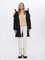 Bebe Płaszcz zimowy w kolorze czarnym rozmiar: M. Czarne płaszcze damskie bebe, na zimę, m, bez wzorów, z puchu, bez kaptura. Za 303.84 zł.