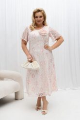 Elegancka sukienka Dorisse w kolorze ecru z akcentem pudrowego różu Koronka MIDI rozkloszowana koronkowa na podszewce PLUS SIZE XXL OVERSIZE WIOSNA. Czerwone sukienki damskie Moda Size Plus Iwanek, bez wzorów, z elastanu, eleganckie, bez ramiączek. Za 359.90 zł.