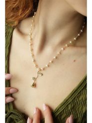 Pierres delicates Naszyjnik w kolorze białym z perłami i zawieszką - dł. 50 cm rozmiar: onesize. Białe naszyjniki damskie Pierres delicates, z perłą, z mosiądzu. Za 139.20 zł.