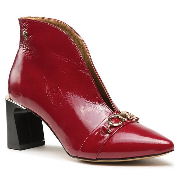 Botki Maciejka. Czerwone botki damskie Maciejka, bez obcasa, na słupku, bez zapięcia. Za 339.99 zł.