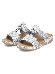 Rieker Klapki w kolorze białym rozmiar: 40. Białe klapki damskie Rieker, bez wzorów, z otwartym noskiem, bez obcasa, na koturnie, bez zapięcia. Za 162.11 zł.