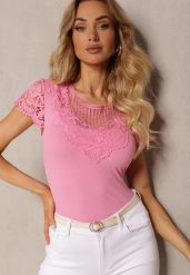 Różowy Prążkowany T-shirt z Koronką na Dekolcie i Rękawach Delalilena. Czerwone t-shirty damskie Renee, m, z aplikacjami, z koronki, bez kołnierzyka. Za 39.99 zł.