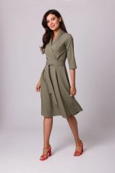 Rozkloszowana sukienka kopertowa z wiązaniem w pasie khaki. Brązowe sukienki damskie Bewear, bez wzorów, z tkaniny, biznesowe, bez ramiączek. Za 349.00 zł.