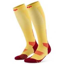 Damskie długie skarpety kompresyjne sportowe Core Run wysokie CEP. Czerwone skarpetki damskie CEP, bez wzorów, z elastanu. Za 199.00 zł.