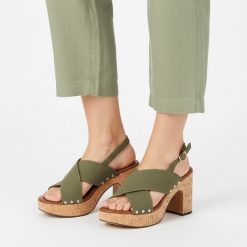 Sandały damskie Marco Tozzi, na wysokim słupku z krzyżowanymi paskami i regulowanym zapięciem przy pięcie osadzone na platformie o korkowym wykończen. Zielone sandały damskie Marco Tozzi, bez wzorów, bez obcasa, na obcasie, bez zapięcia. Za 249.00 zł.