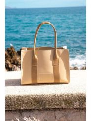 Maison héritage PARIS Skórzana torebka "Bahamas Lisse" w kolorze beżowym - 32 x 22 x 12 cm rozmiar: onesize. Brązowe torebki klasyczne damskie maison héritage PARIS, z materiału, przez ramię, bez dodatków. Za 315.50 zł.