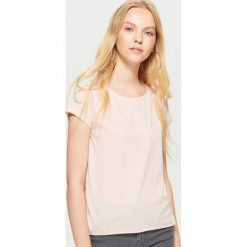 Gładka koszulka BASIC - Różowy. Czerwone koszulki damskie Cropp. W wyprzedaży za 9.99 zł.