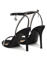 Guess Sandały FLJCHR SAT03 Czarny. Czarne sandały damskie Guess, z aplikacjami, ze skóry, bez obcasa, na szpilce, bez zapięcia. Za 559.99 zł.