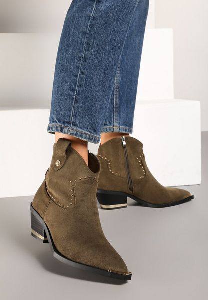 Ciemnozielone Botki Kowbojki z Ekozamszu z Niską Cholewką Zdobioną Nitami Riarosea. Zielone botki damskie Renee, z jeansu, boho, przed kostkę, bez obcasa, na obcasie, bez zapięcia. Za 109.99 zł.