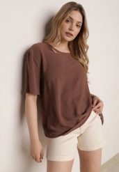 Brązowy Minimalistyczny T-shirt z Teksturowanej Tkaniny z Bawełną Shinost. Brązowe t-shirty damskie Born2be, plus size, bez wzorów, z bawełny, bez kołnierzyka. Za 59.99 zł.