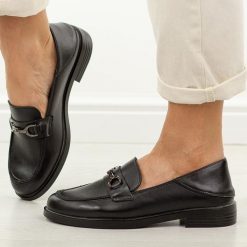 Czarne skórzane mokasyny damskie Vinceza 18117. Czarne mokasyny damskie VINCEZA, na jesień, z jeansu, z okrągłym noskiem, bez obcasa. Za 219.00 zł.