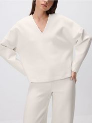 Bluza z dekoltem V - kremowy. Białe bluzy damskie Reserved, l, bez wzorów, z bawełny, bez kaptura. Za 89.99 zł.