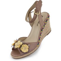 Sandały na koturnie Tamiko damskie 40 – jasny róż. Brązowe sandały damskie ZIKKO, bez wzorów, bez obcasa, na koturnie, bez zapięcia. Za 150.99 zł.