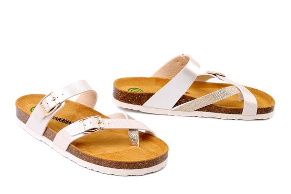 DR. BRINKMANN 700898-82 gold, klapki damskie. Żółte klapki damskie Dr. Brinkmann, bez wzorów, bez obcasa, bez zapięcia. Za 199.90 zł.
