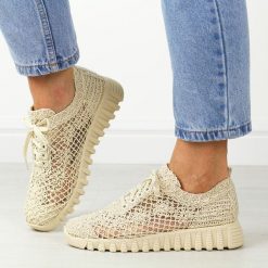 Beżowe przewiewne półbuty damskie T.Sokolski 1982. Brązowe półbuty damskie Sokolski, na lato, w ażurowe wzory, z tkaniny, z okrągłym noskiem, bez obcasa, bez zapięcia. Za 189.00 zł.