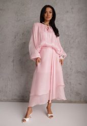 Różowa Rozkloszowana Sukienka Wieczorowa z Szyfonowej Tkaniny Amanna. Czerwone sukienki damskie Renee, z aplikacjami, z materiału, klasyczne, bez ramiączek. Za 269.99 zł.