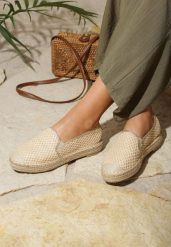 Beżowe Espadryle Abstain. Brązowe espadryle damskie Renee, z aplikacjami, bez obcasa, na płaskiej podeszwie. Za 59.99 zł.