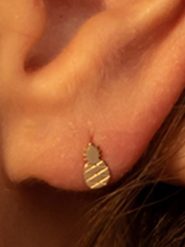 L instant d Or Złote kolczyki-wkrętki "Ananas" rozmiar: onesize. Żółte kolczyki damskie L instant d Or, złote. Za 282.99 zł.