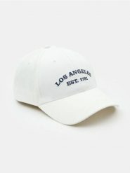 Czapka z daszkiem z haftowanym napisem Los Angeles - biały. Białe czapki z daszkiem damskie Sinsay, bez wzorów. Za 15.99 zł.