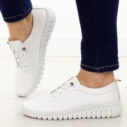 Białe skórzane półbuty damskie T.Sokolski 4000. Białe półbuty damskie Sokolski, na jesień, bez wzorów, z jeansu, z okrągłym noskiem, bez obcasa, na płaskiej podeszwie, bez zapięcia. Za 249.00 zł.