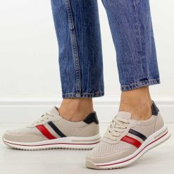 Beżowe ażurowe skórzane półbuty damskie S.Barski 7067. Brązowe półbuty damskie S.BARSKI, na jesień, w ażurowe wzory, z jeansu, bez obcasa, na płaskiej podeszwie, bez zapięcia. Za 249.00 zł.