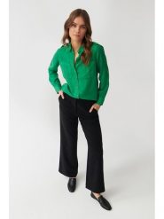 TATUUM Bluzka w kolorze zielonym rozmiar: 38. Zielone bluzki damskie TATUUM, bez wzorów, z lyocellu, bez kołnierzyka, bez ramiączek. Za 108.74 zł.