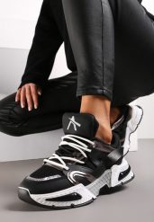 Czarne Nowoczesne Sneakersy z Grubą Podeszwą i Sznurowaniem Silika. Czarne obuwie sportowe damskie Renee, z jeansu, bez zapięcia. Za 89.99 zł.