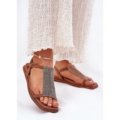 Płaskie Eleganckie Sandały Damskie Z Kryształkami Artiker 56C1365 Brązowe. Brązowe sandały damskie bez wzorów, bez obcasa, na płaskiej podeszwie, bez zapięcia. Za 338.63 zł.