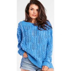 Luźny Sweter o Ażurowym Splocie - Niebieski. Niebieskie swetry klasyczne damskie Awama, uniwersalny, z materiału, bez kołnierzyka. Za 249.90 zł.