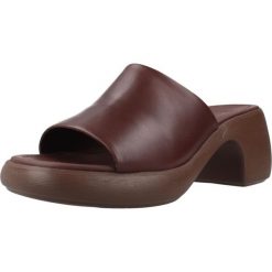 Sandały CAMPER K201722 Brązowy. Brązowe sandały damskie Camper, bez wzorów, z syntetyku, bez obcasa, bez zapięcia. Za 641.86 zł.